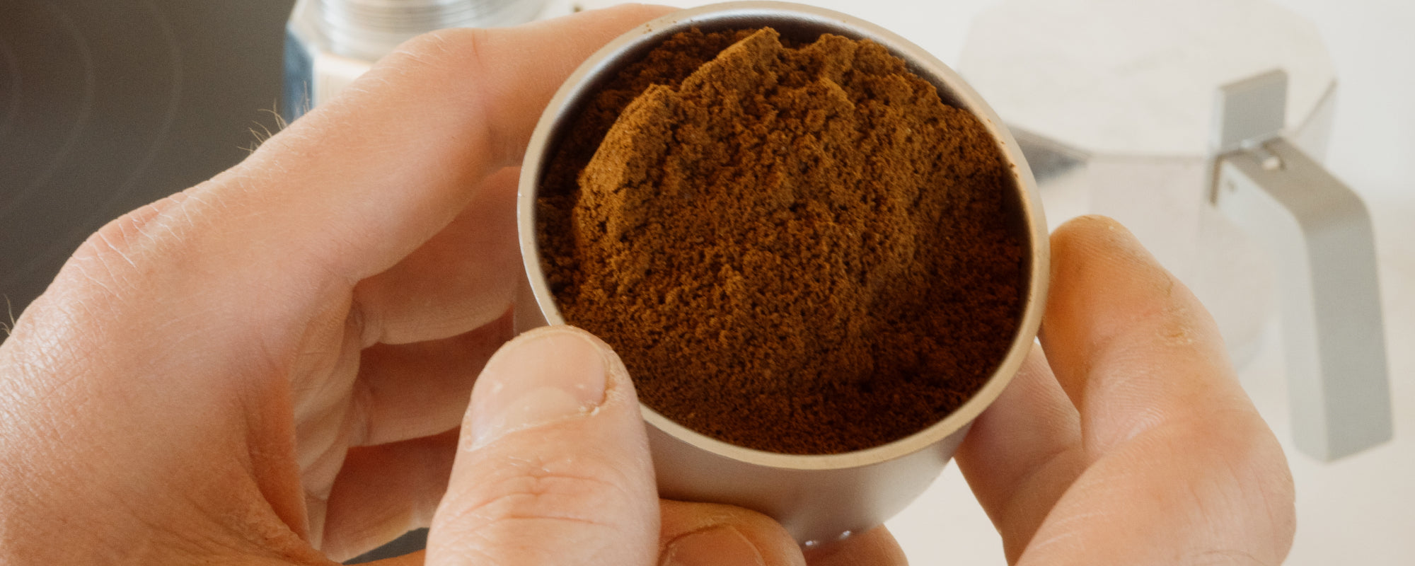 Errores comunes al preparar café en casa (y cómo evitarlos)